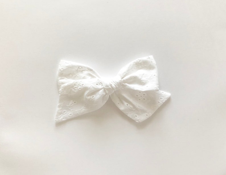 EYELET SUMMER BOW