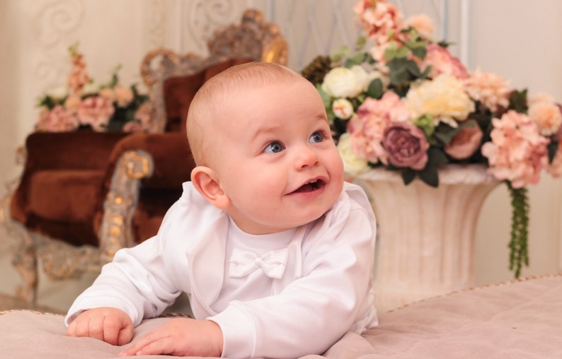 Fête tenues de baptême 100% naturelles bio pour garçon personnalisées, Bebe costume à manches longues tout blanc fait à la main image 7