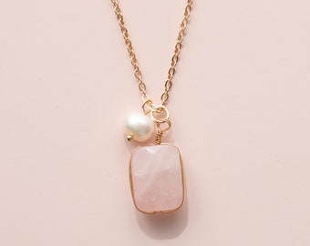 Rose quartz Necklace, Crystal pendant necklace, Raw quartz necklace, Bridesmaid necklace, Dainty necklace, Minimalist necklace, unique gifts