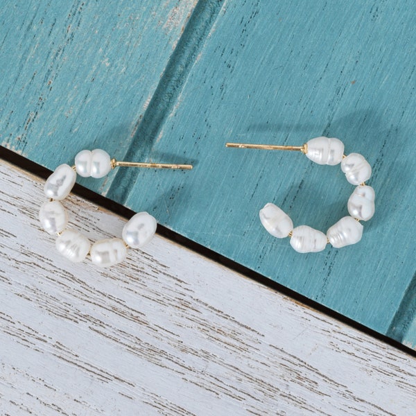 Freshwater earrings, Pearl Hoop earrings, Wedding earrings, Bridesmaid earrings, Dainty earrings, Minimalist earrings, Unique gifts