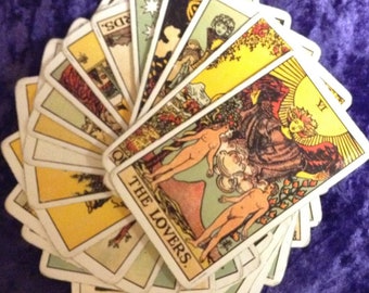 Ex-Lesende. Werden Sie und Ihr Ex wieder zusammenkommen Tarot-Lesung. Antwort innerhalb von 24 Stunden.