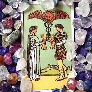 Was sie für dich empfinden? Eine Karte Liebe Tarot Legung. Schnell innerhalb von 24 Stunden Antwort.