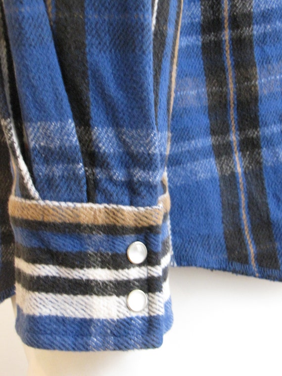 Vintage Wrangler Flannel with Pearl Button Snaps - image 5