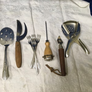 Vintage Lot of 9 Kitchen Utensils.