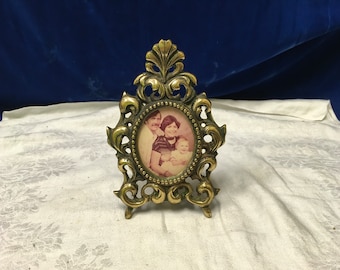 Vintage Brass Ornate Oval Picture Frame.