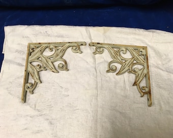 Vintage Cast Iron Shelf Brackets.