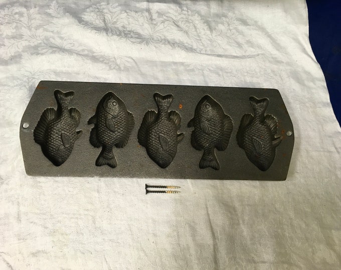 Lodge USA Cast Iron Fish Cornbread Pan 5PP2 Etsy