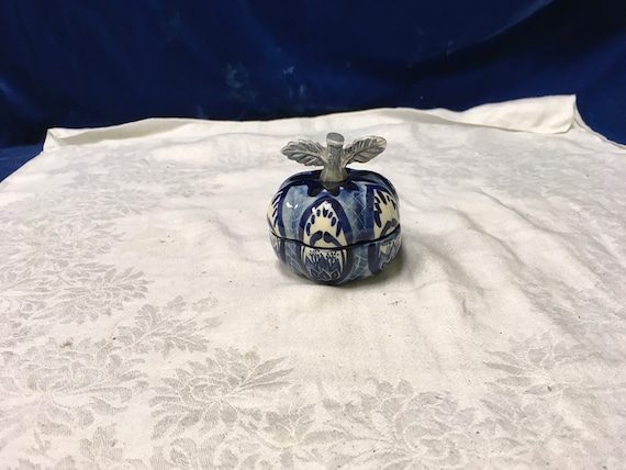 Vintage Blue and White Ceramic Trinket Box With L… - image 1