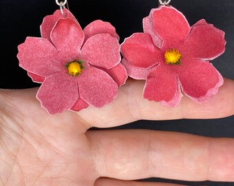Red flower earrings with golden centers. Geranium. Poppy.