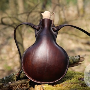 Medieval Traveler's Leather Flask - 1.6 Liter Capacity