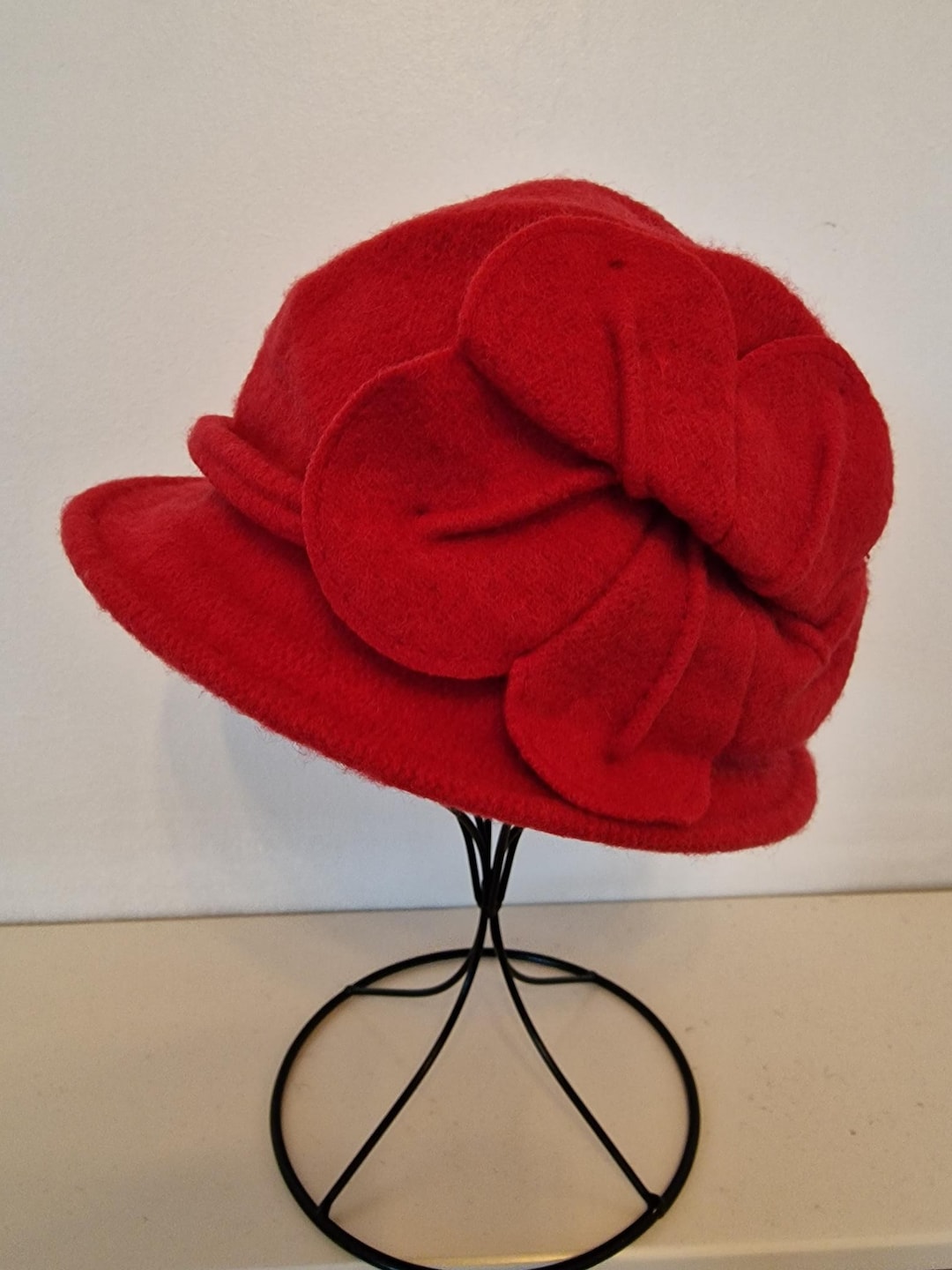 Ladies Hand Made Vintage 1920s 100% Wool Felt Cloche Hat  display picture 2