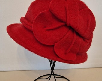 Handgemaakte vintage jaren 1920 100% wolvilt clochehoed, vintage grote bloem chic