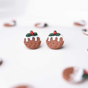 Pendientes de pudín navideño: pastel navideño de arcilla polimérica hecho a mano