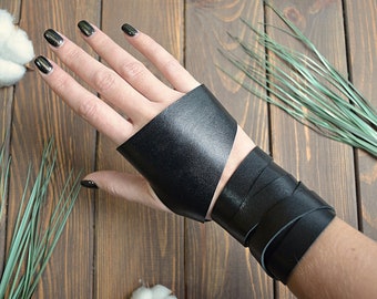 Fingerless leather glove, Black hand harness woman
