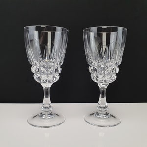 2 noble vintage wine glasses / sherry glasses made of lead crystal