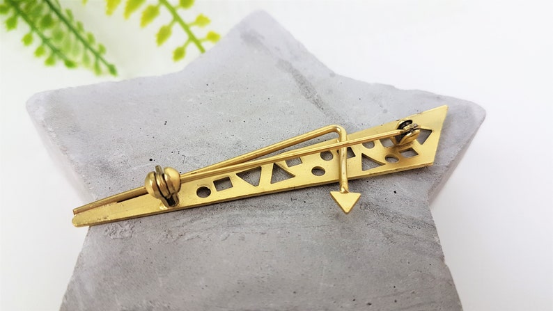 Vintage gold-colored metal brooch costume jewelry from the 80s 90s