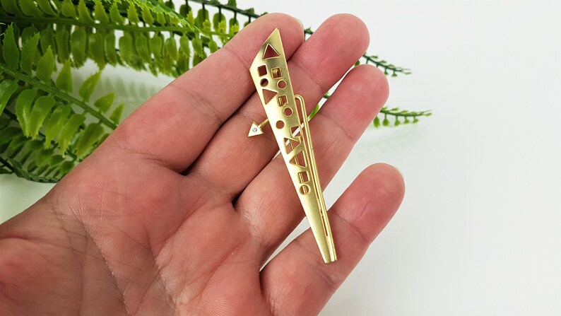 Vintage gold-colored metal brooch costume jewelry from the 80s 90s