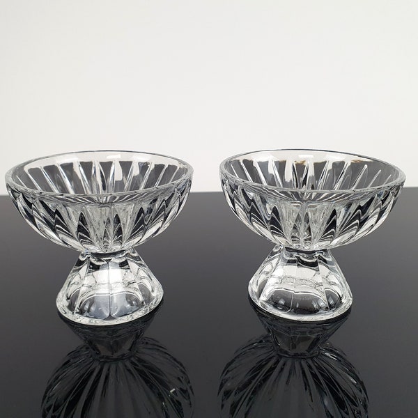 2 kleine Art Deco Likör / Schnaps  Gläser aus Pressglas Edel Vintage 40-er Jahre