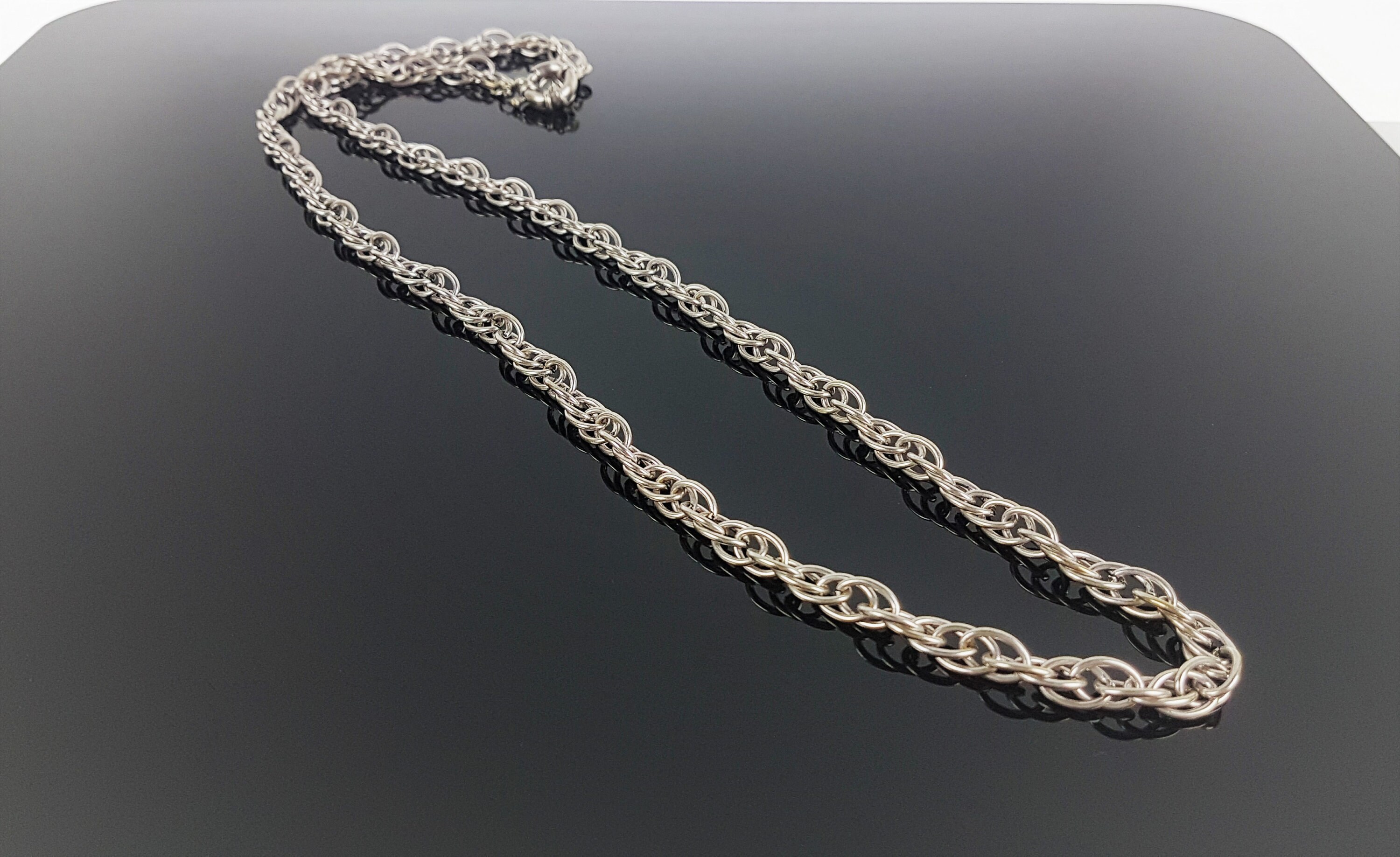 Vintage Chain Necklace Made of Metal Silver Color Fashion