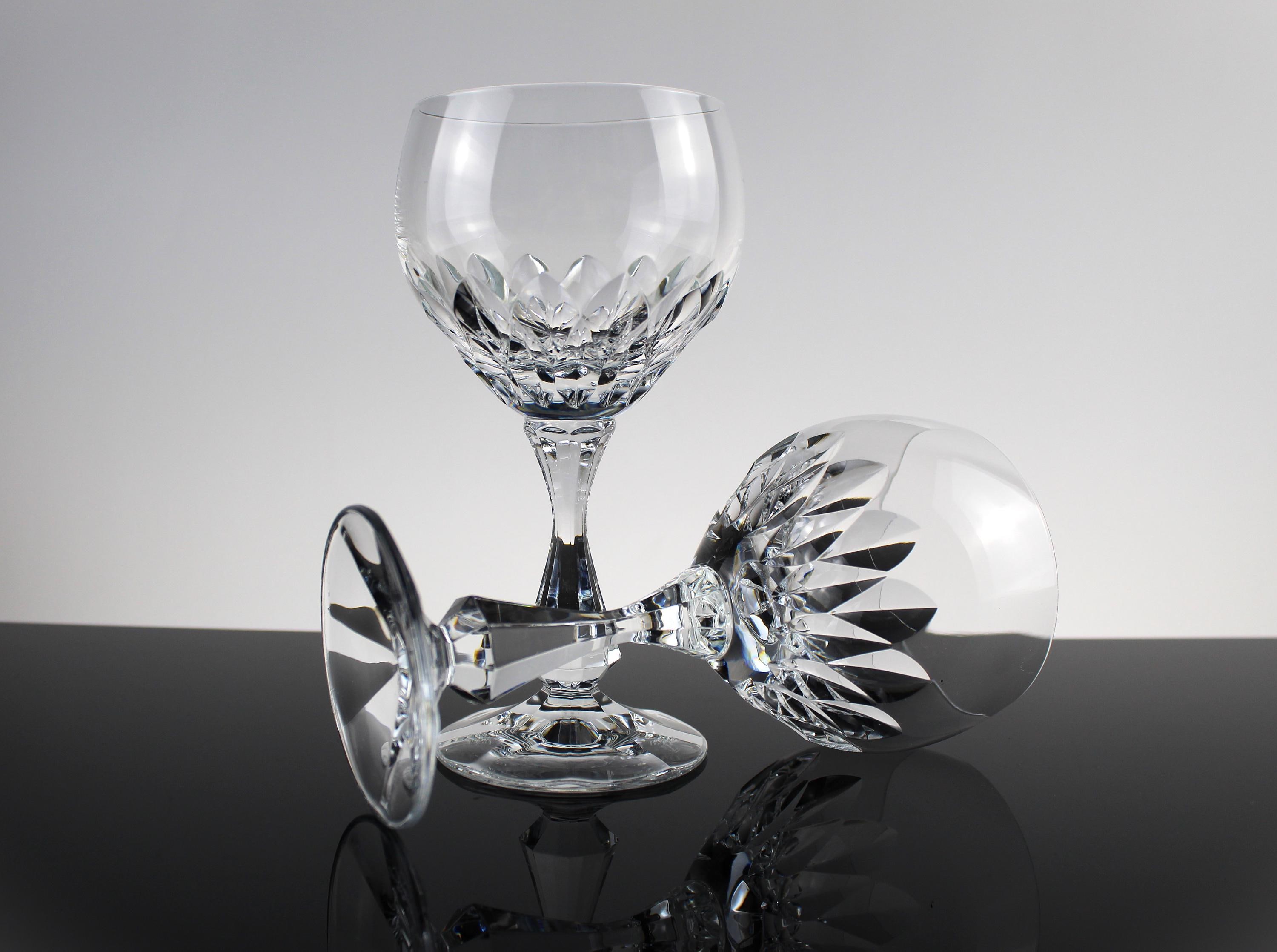 クリスタル/鉛クリスタル製の2つの高級ヴィンテージワイングラス