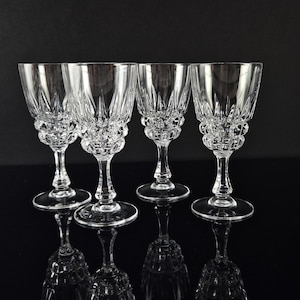 4 noble vintage wine glasses / sherry glasses made of lead crystal