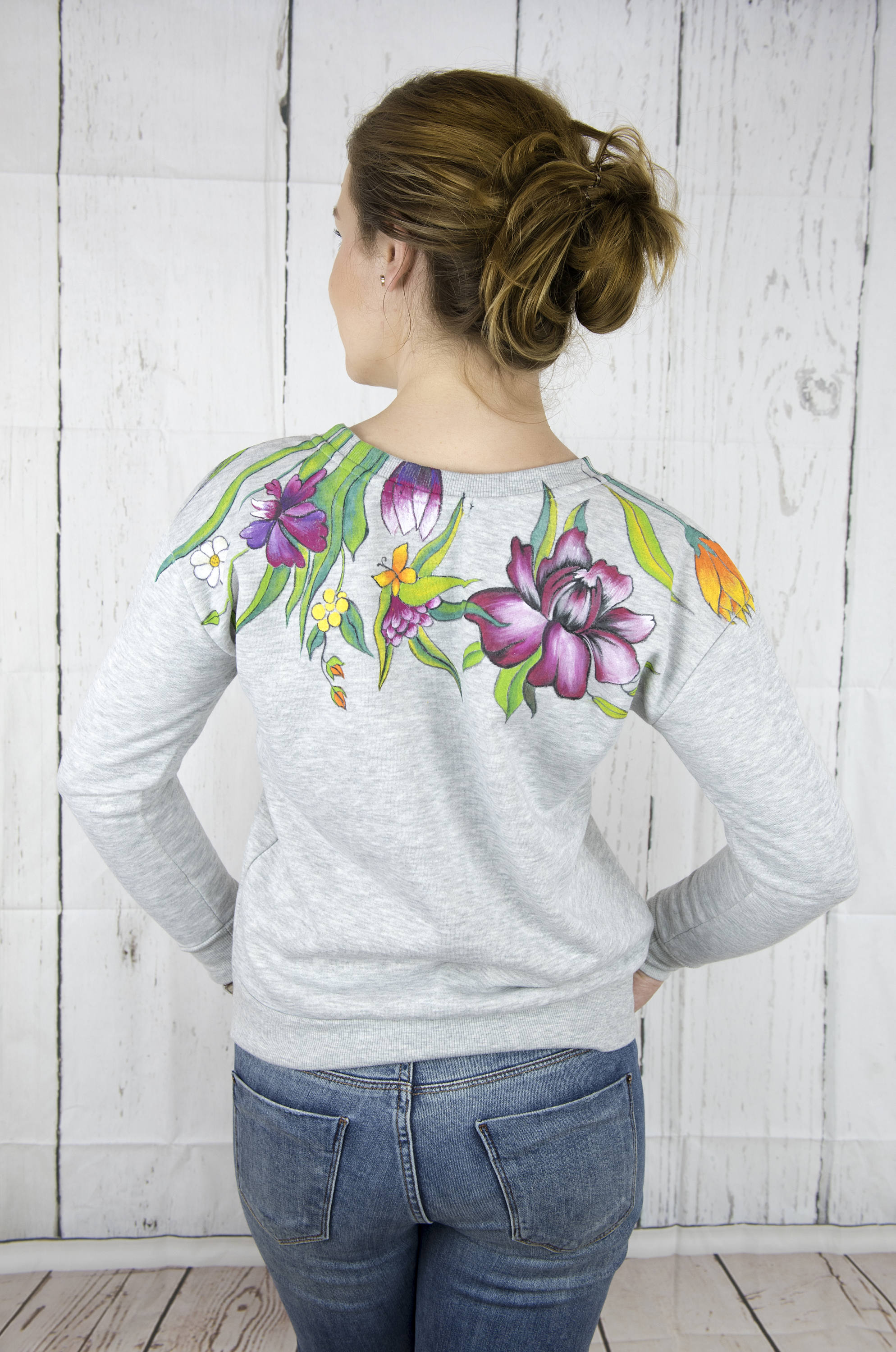 Sweatshirt with Grey Tone Floral Print and Colorful Skiers Print
