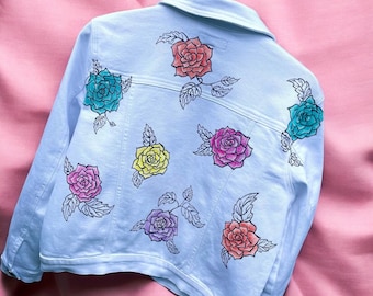Chaqueta vaquera pintada a mano, chaqueta de mujer, flores en mezclilla, arte para llevar, regalo para ella, mezclilla colorida, jeans, mezclilla pintada, pintada a mano