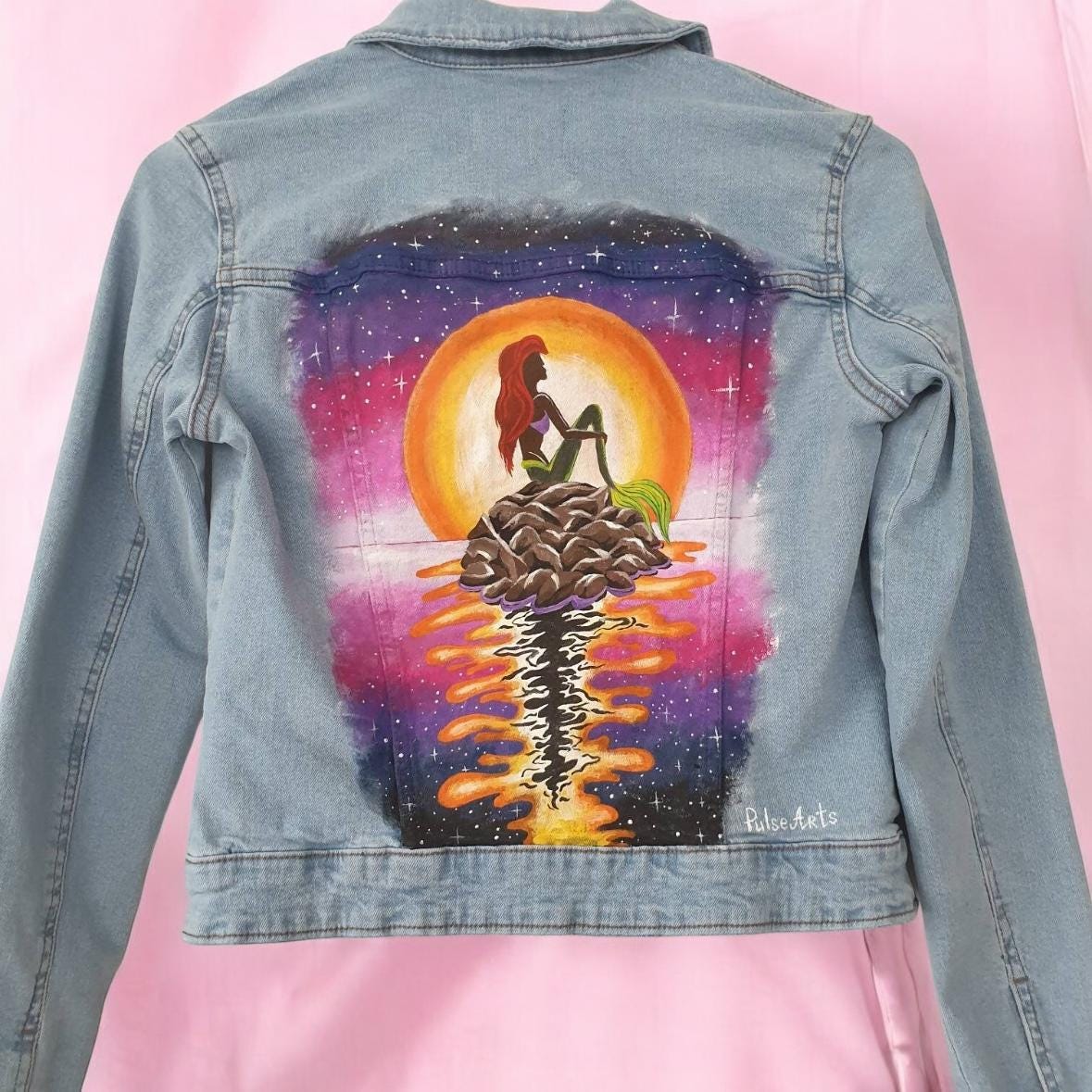 Individuell bemalte Jeansjacke Disney gemalte Jacke, Levis gemalte Jacke, Meerjungfrau personalisierte Jeansjacke, Geschenk für sie / ihn Cartoon