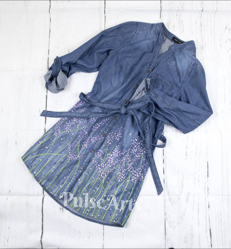 Robe En Denim Peinte à La Main BALU - Taille Fille 4 - Fleurs Violettes - Occasion Très Bon état
