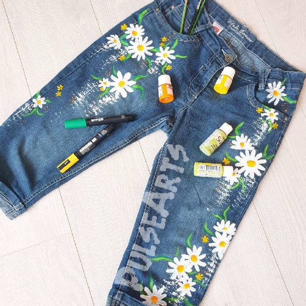 Daisy Hand Painted Shorts Jeans Made to Order Custom Made Jeans Painted Flowers on the Clothing Custom Painted Jeans Shorts for Woman or Man