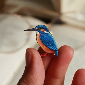 Kingfisher pin - wooden bird pin Kingfisher bird pin badge Bird gift idea Bird jewellery blue bird Kingfisher brooch Cottagecore bird pin