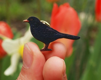 Black bird pin - wooden bird pin black bird brooch Black bird pin badge Bird watcher gift Garden bird gift singing bird jewellery Birding