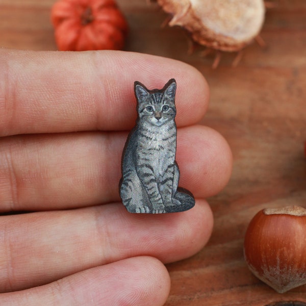 Tabby cat pin - gray cat jewelry - wooden cat brooch Gray tabby Cat owners gift  grey tabby cat pin badge wooden cat pin Cat lover gift idea