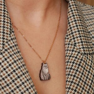 猫のネックレス - 木製の猫のペンダントシベリア猫のジュエリーグレーの猫のチャーム木製の猫のネックレスシベリア猫の飼い主への贈り物ふわふわの猫のジュエリー