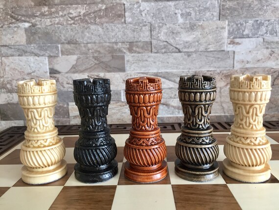 Chess embossed on a piece, controlled by a hands calculated action