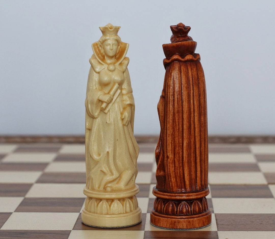 Wood Carving Chess Pieces With Box, Luxury Wooden Chess Pieces and Case