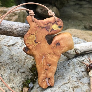 Ceremonial homme, Wooden amulet, chain, talisman, amulet, shamanism, art, wood art, lucky charm, protection, magic, ceremony, necklace