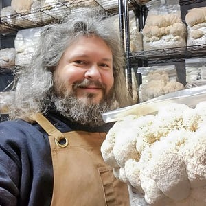 Lion’s Mane Mushroom Growing Kit – No Care Needed, Grows Indoors Easily!