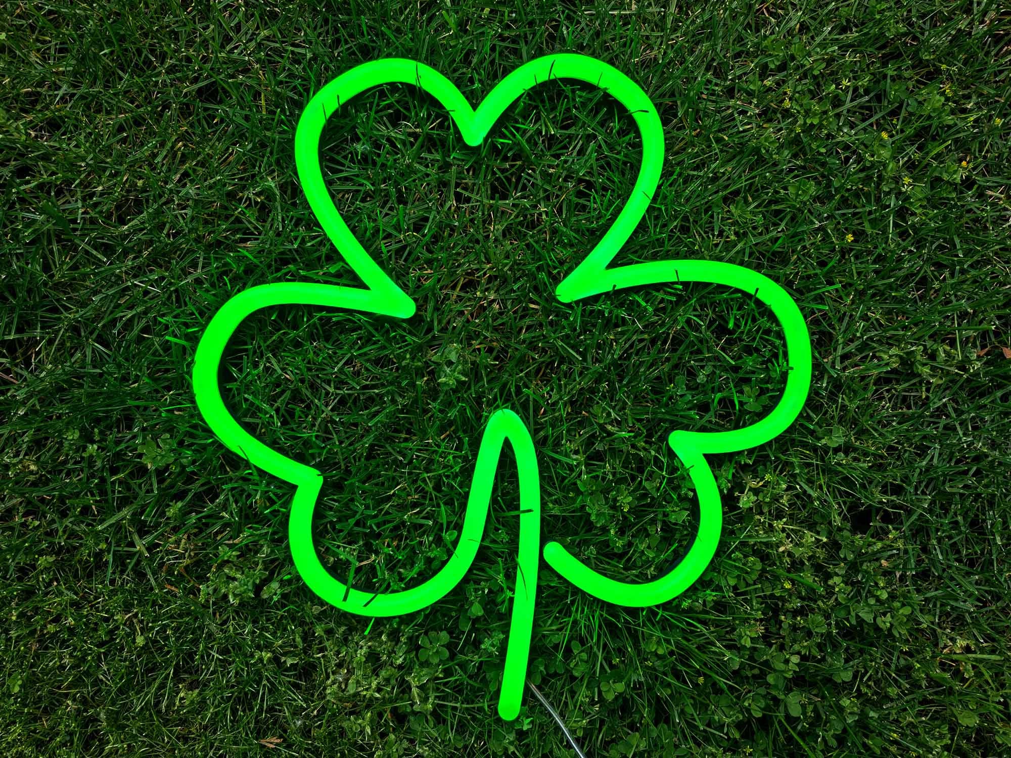 Clover　Line　 Clover day's Amazon.com: Clover Iron On, Four Leaf Clover Iron On