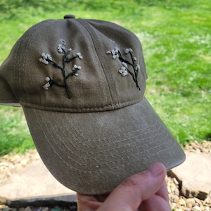 Gorra de béisbol bordada a mano