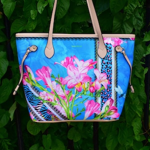 Blaue Tasche mit Zebra, Leopard und Blumenmuster, Kreative Neverfull Tasche, Tolles Geschenk für Frauen, Designer Inspiriert, Kate Elkind