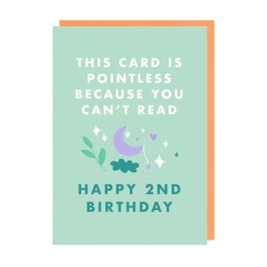 Une deuxième carte d'anniversaire inutile, une blague amusante L'autre bébé de deux ans aujourd'hui, une lune, des parents neutres en termes de genre, un feuillage floral, un humour sarcastique simple
