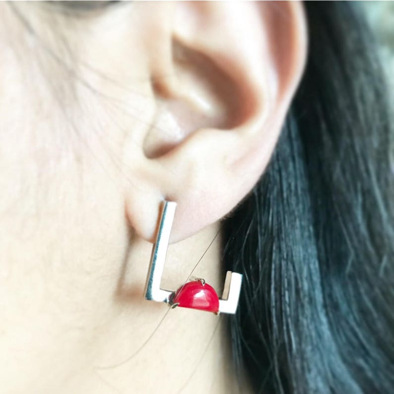 Open Square earring Studs, Square Gold earring, Minimalistic earrings, Modern Earring, Red stone earring, Stud earring, Everyday wear zdjęcie 5