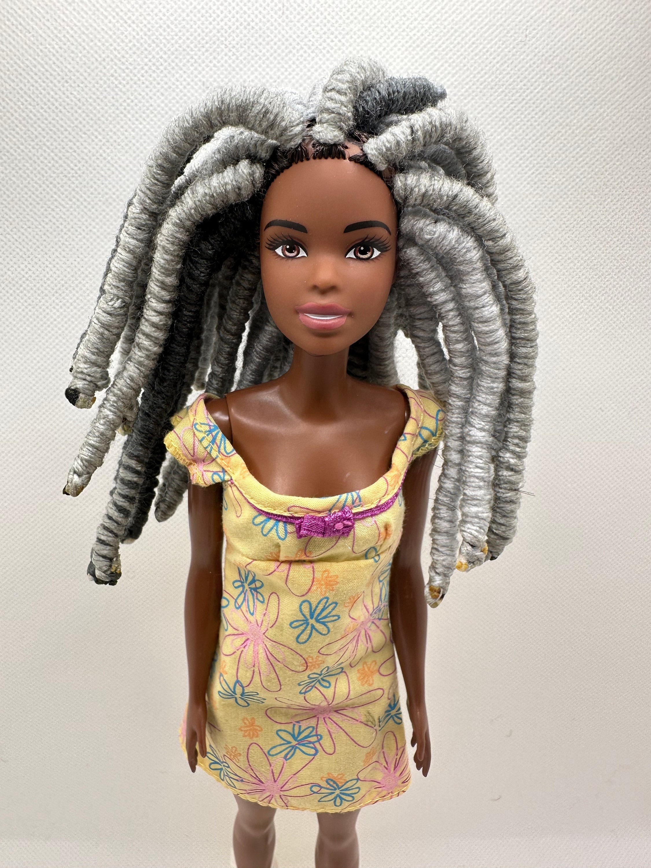Barbie niormal Doll With Locs