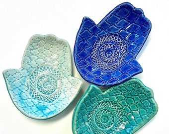 Set of 3 Ceramic Hamsa Hand Dish | Ceramic Chamsa Decoration | Turquoise Judaica Art | Ceramic Bowl Set of 3 | Judaica Gift for Housewarming