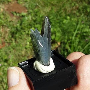 BLUE BARITE MINIATURE specimen