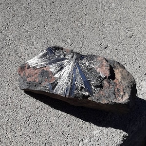 PYROLUSITE ON MATRIX