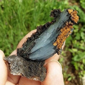 BLUE BARITE SPECIMEN With limonite and manganese oxide image 8