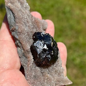 SPHALERITE CRYSTAL on QUARTZ druzy matrix