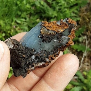 BLUE BARITE SPECIMEN With limonite and manganese oxide image 4